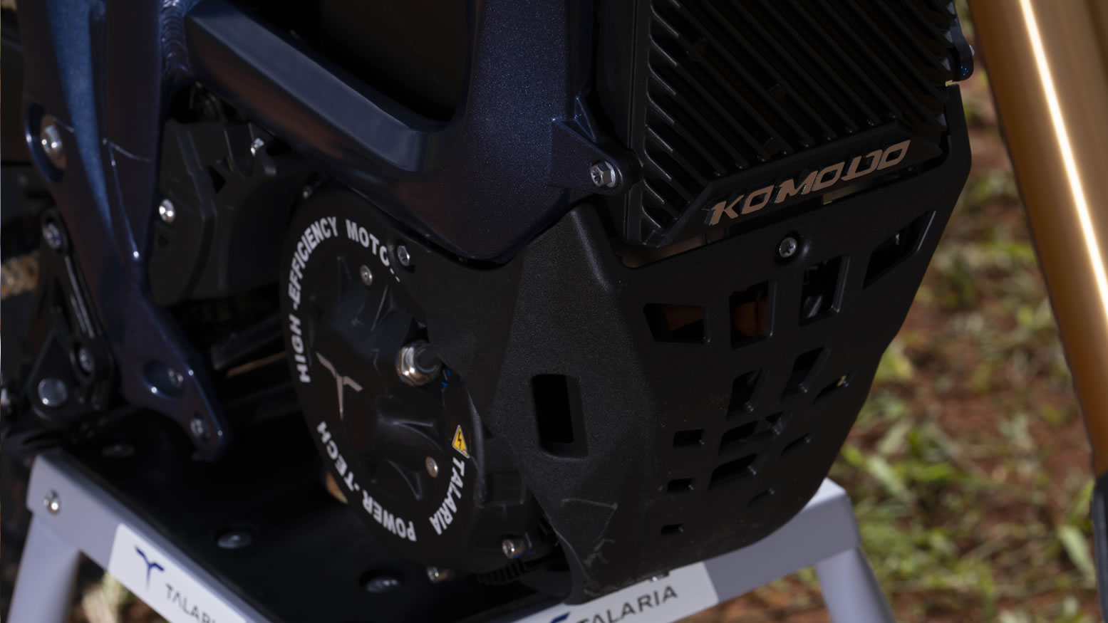 Talaria Komodo na silnici